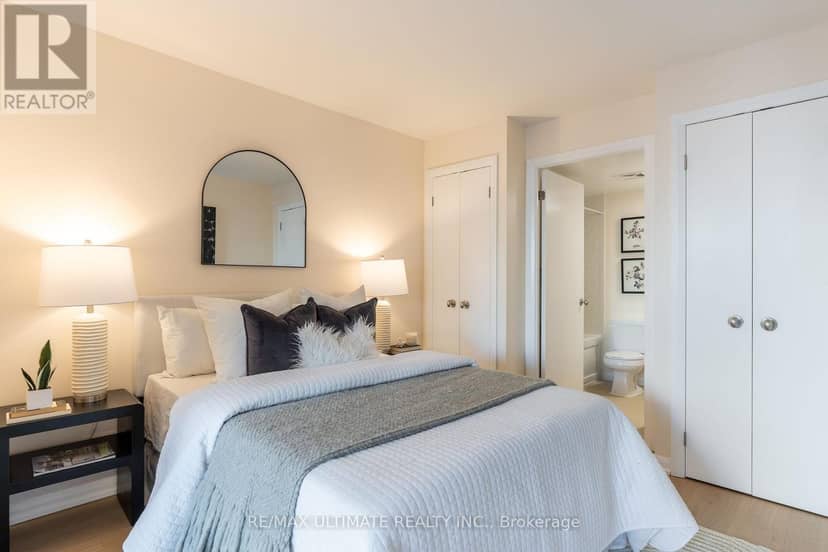 627 - 111 Elizabeth Street — photo 23 of 37