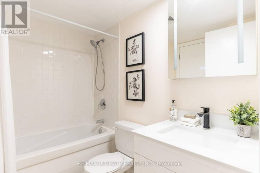 627 - 111 Elizabeth Street — photo 27 of 37