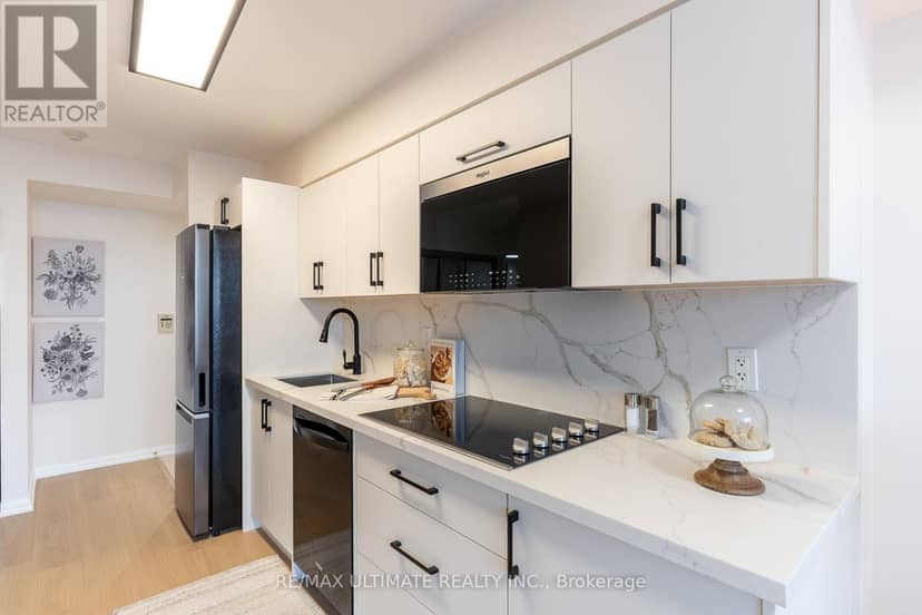 627 - 111 Elizabeth Street, Toronto, photo 6