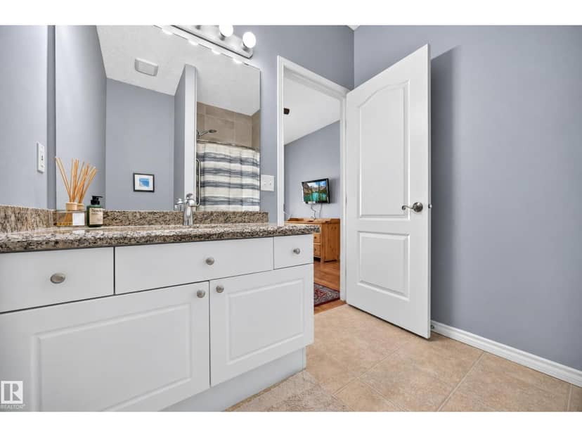 #31 1780 Glastonbury Bv NW — photo 11 of 40