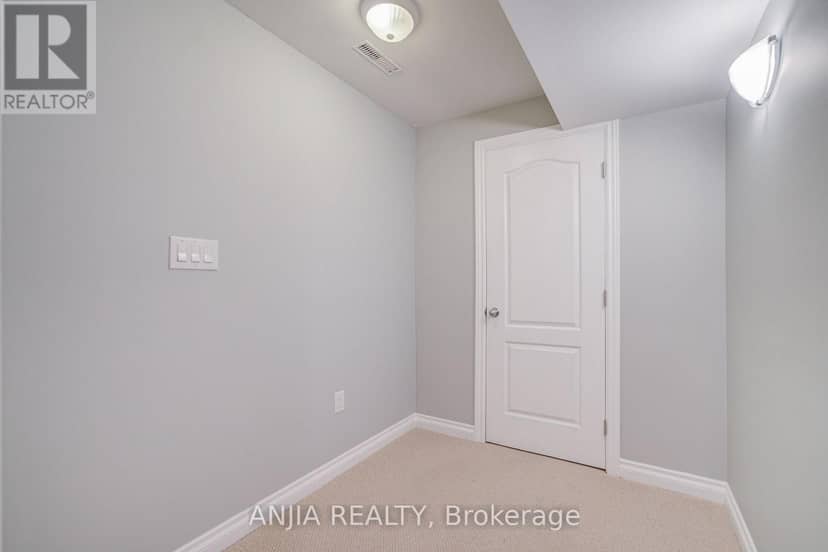 6 Expedition Crescent — photo 39 of 40