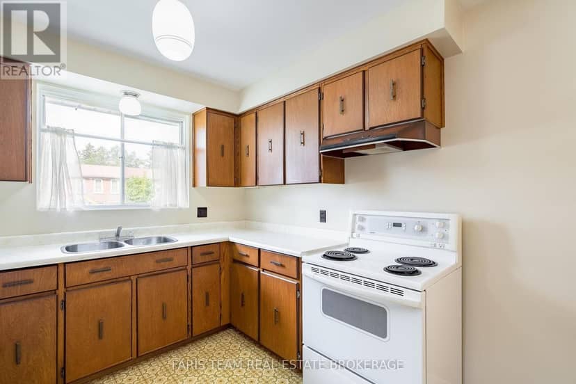 58 Steel Street, Barrie, photo 5