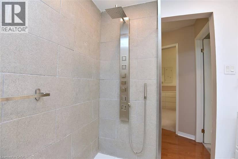 22 MOORE Crescent — photo 38 of 40