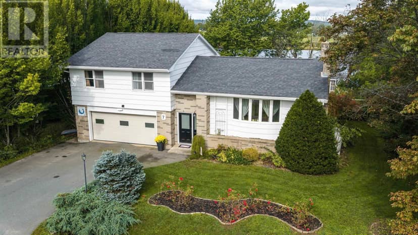 7 Lakeview Drive, Windsor