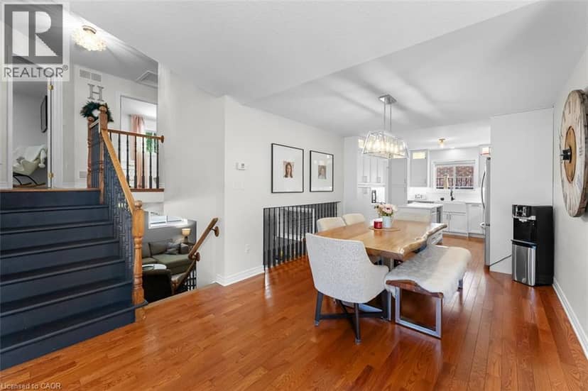 43 THOROLD Avenue — photo 10 of 40