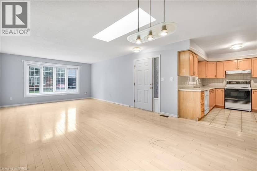 570 WEST Street Unit# 2 — photo 4 of 14