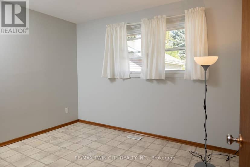 156 Mutual Street N — photo 20 of 24
