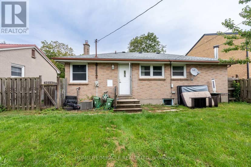 104 Queenston Crescent — photo 10 of 40