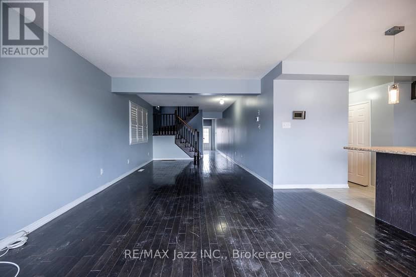 30 Lloydminster Avenue — photo 15 of 40