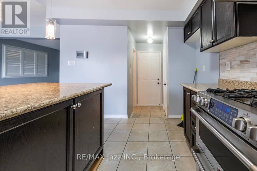 30 Lloydminster Avenue — photo 20 of 40