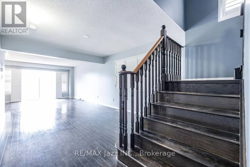 30 Lloydminster Avenue — photo 9 of 40