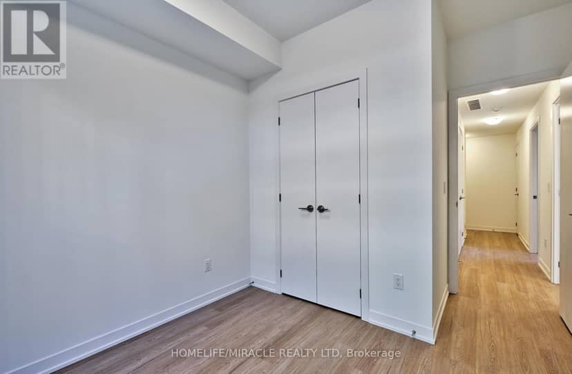 1221 - 8 David Eyer Road — photo 18 of 20