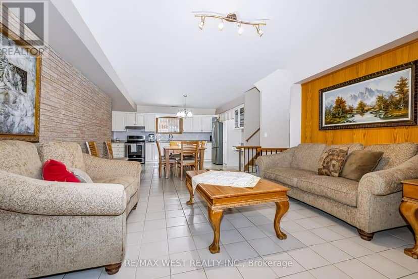 254 Maple Leaf Drive, Toronto, photo 5