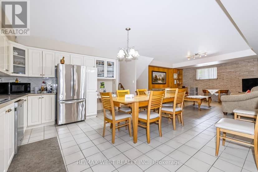 254 Maple Leaf Drive, Toronto, photo 8