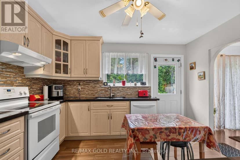 129 Folkstone Crescent — photo 16 of 40