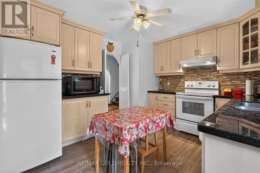 129 Folkstone Crescent — photo 18 of 40