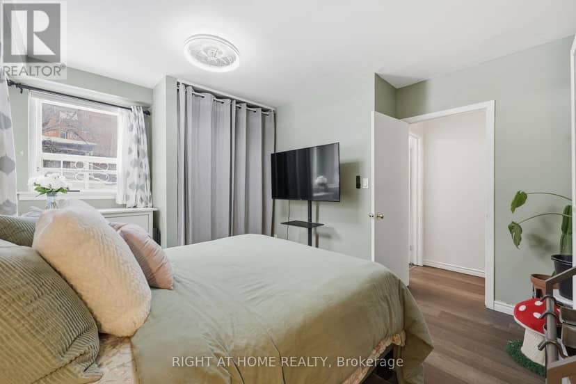 11 - 223 Macnab Street S — photo 17 of 21