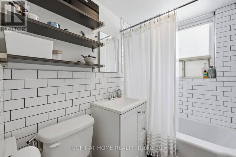 11 - 223 Macnab Street S — photo 19 of 21