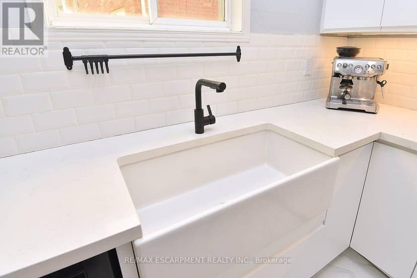 22 Moore Crescent — photo 15 of 40