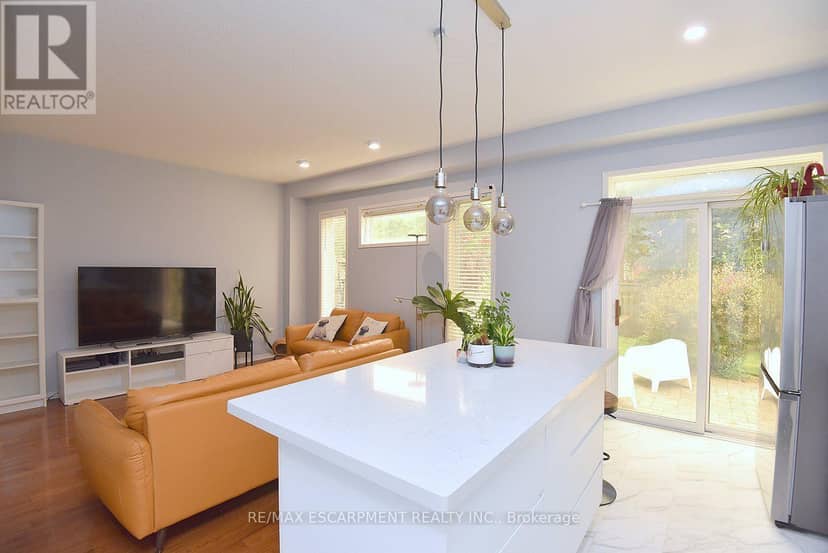 22 Moore Crescent — photo 16 of 40