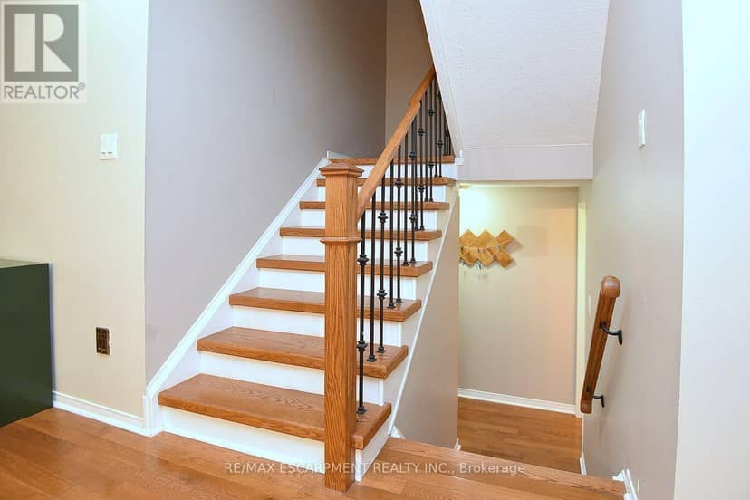 22 Moore Crescent — photo 24 of 40