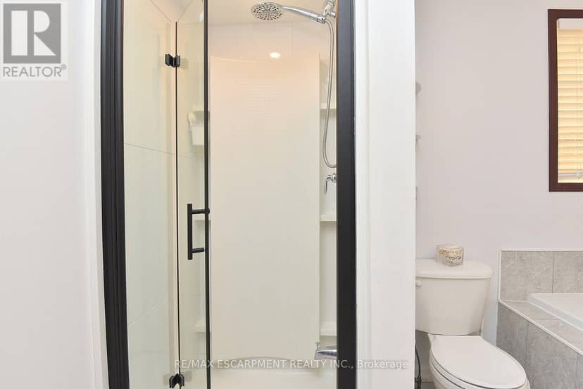 22 Moore Crescent — photo 29 of 40