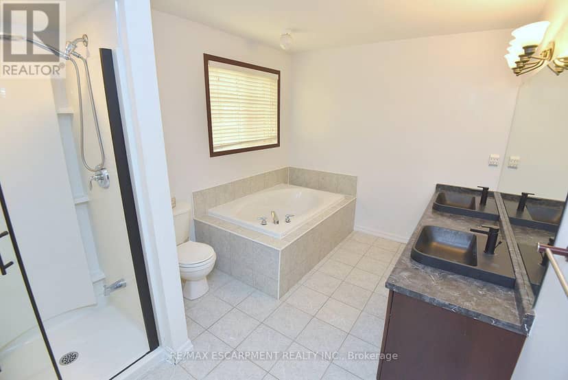 22 Moore Crescent — photo 32 of 40