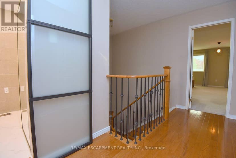 22 Moore Crescent — photo 37 of 40