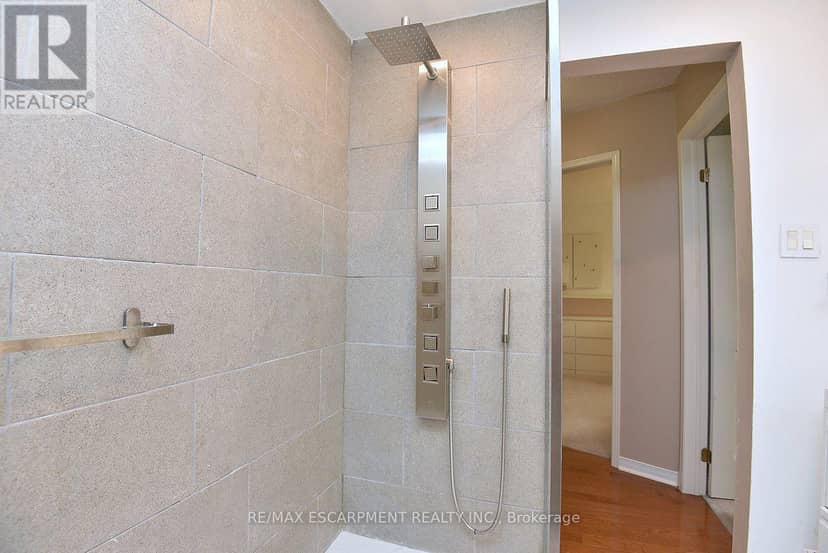 22 Moore Crescent — photo 38 of 40