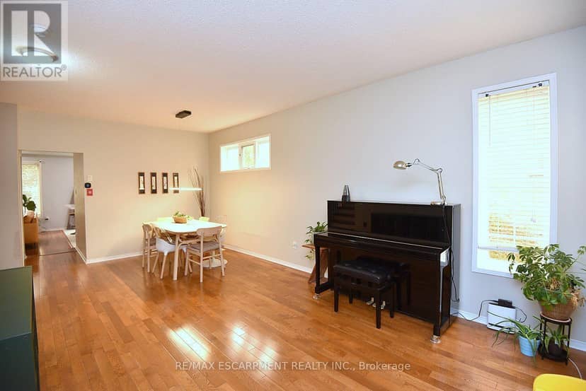 22 Moore Crescent, Hamilton, photo 7