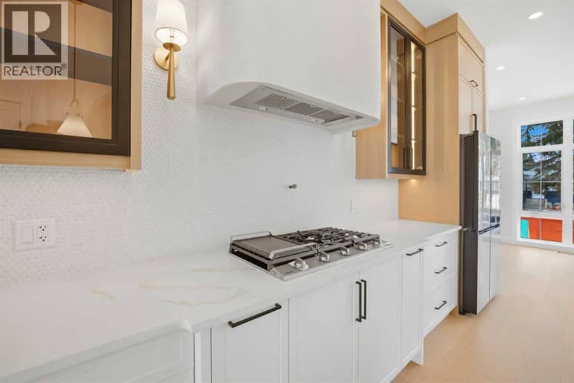 1529 18 Avenue NW — photo 17 of 40