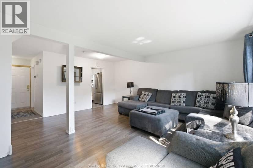 5557 Coronation Avenue — photo 7 of 31