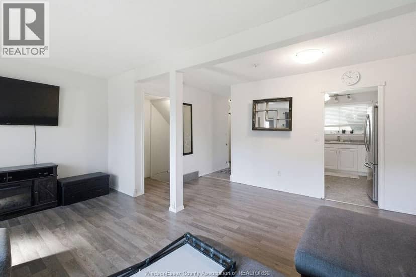 5557 Coronation Avenue — photo 9 of 31
