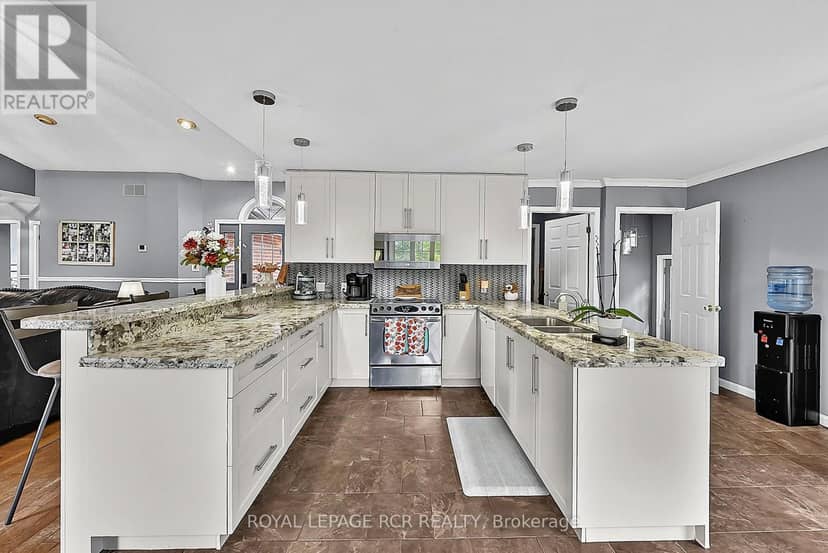 11 Fisher Drive — photo 11 of 40