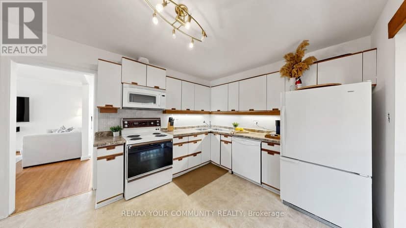 487 Hounslow Avenue — photo 14 of 40