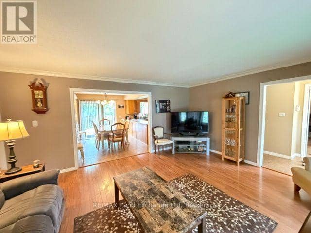115 Victoria Street W, North Huron, photo 5