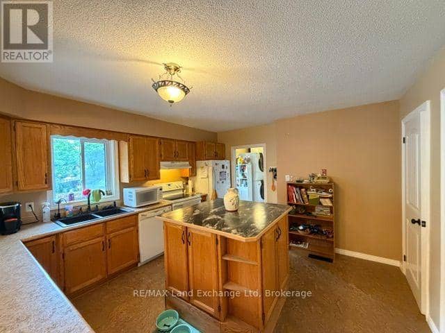 115 Victoria Street W, North Huron, photo 8