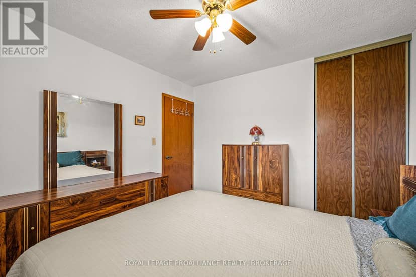 956 Kenshaw Street — photo 16 of 40