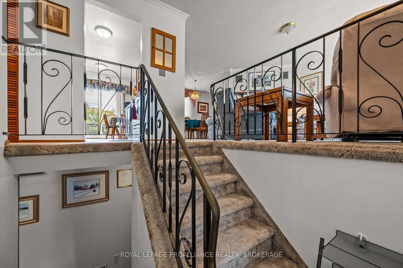 956 Kenshaw Street, Kingston, photo 3