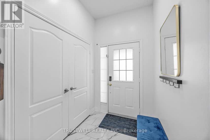 3 Waldron Court, Ajax, photo 2