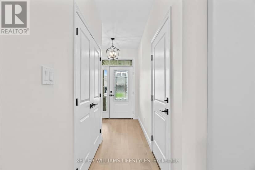 110 Leneve Street, Lambton Shores, photo 5