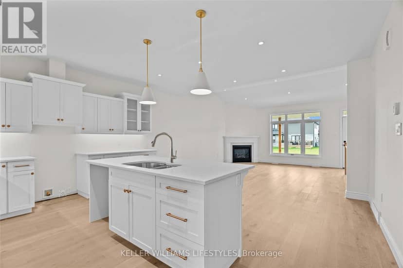 110 Leneve Street, Lambton Shores, photo 8