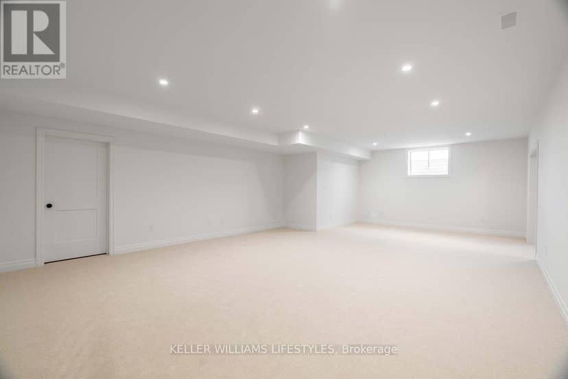 126 Fraser Crescent — photo 34 of 40