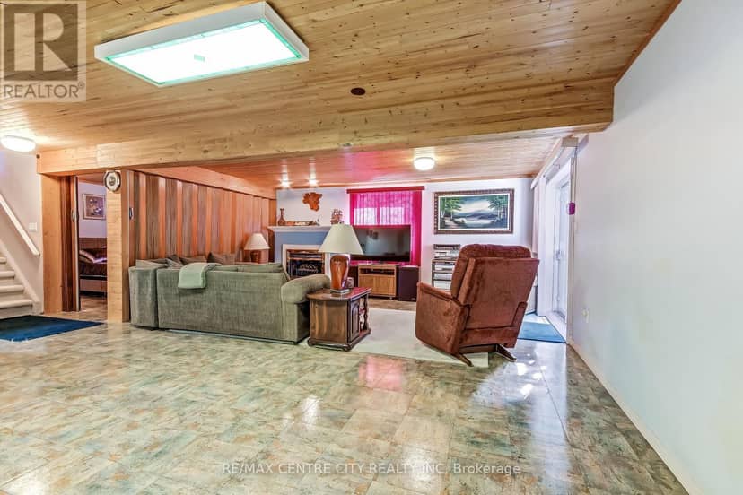22 Harrington Crescent — photo 19 of 30