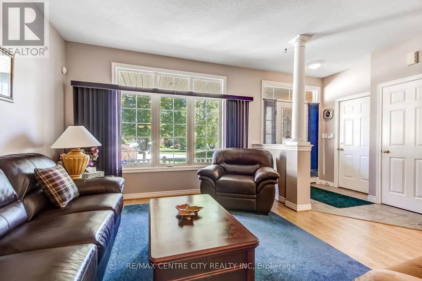22 Harrington Crescent — photo 8 of 30