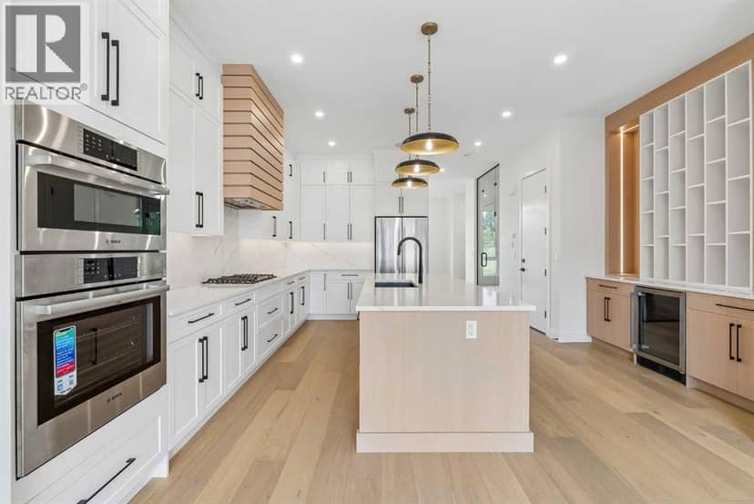 1025 32 Avenue NW — photo 13 of 40