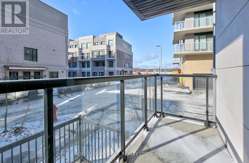 1017 - 14 David Eyer Road, Richmond Hill, photo 2