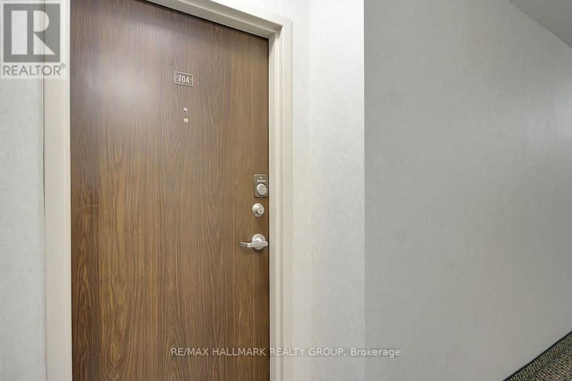 704 - 555 Brittany Drive, Ottawa, photo 4