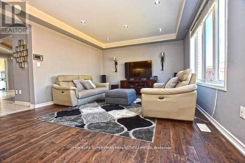 63 Enford Crescent — photo 8 of 37