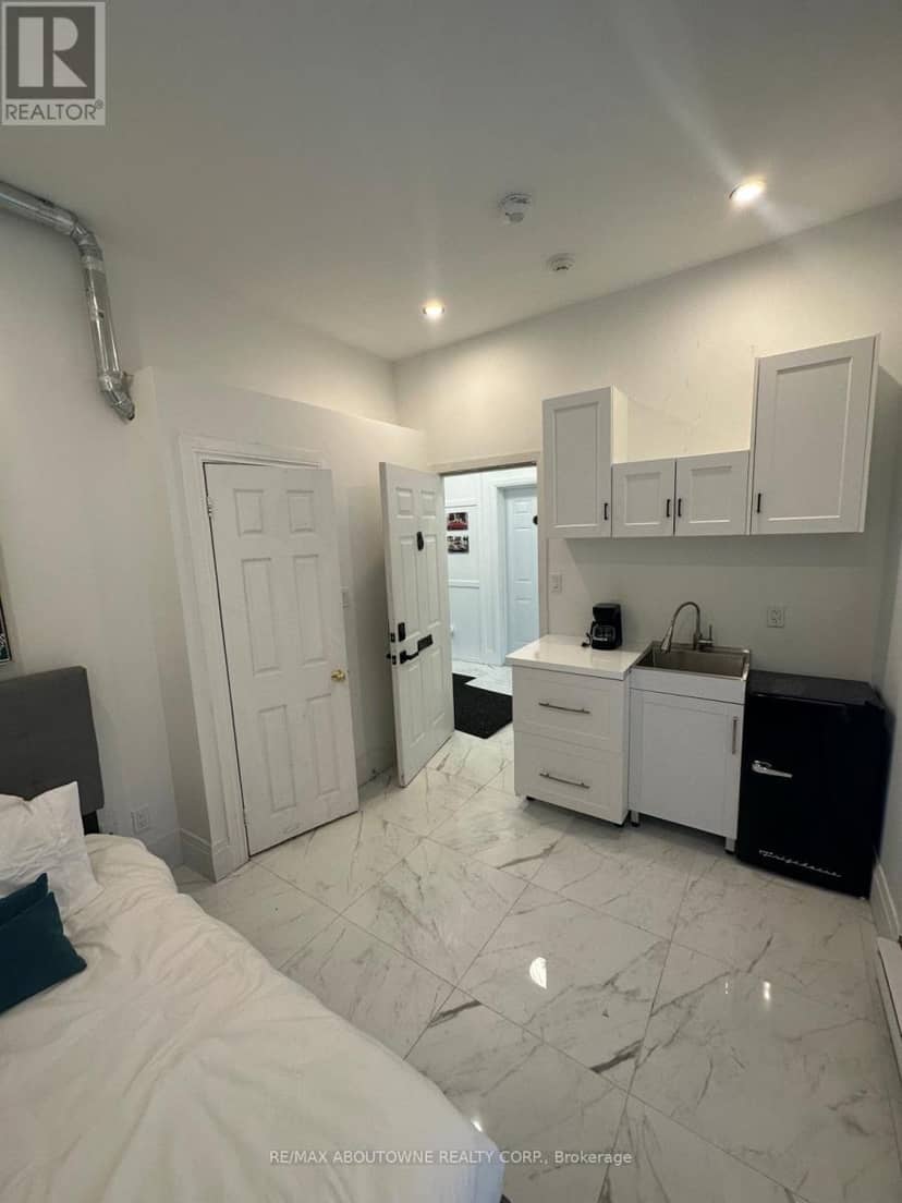 66 Wellington Street S — photo 28 of 40